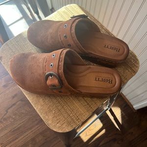 Born clogs, new, size 9